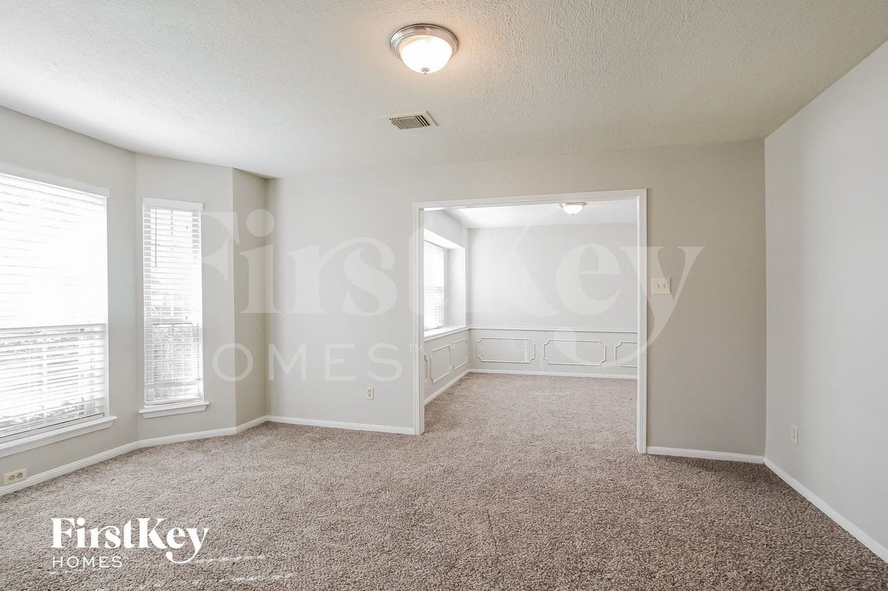 18210 Widcombe Dr - Photo 7 of 15