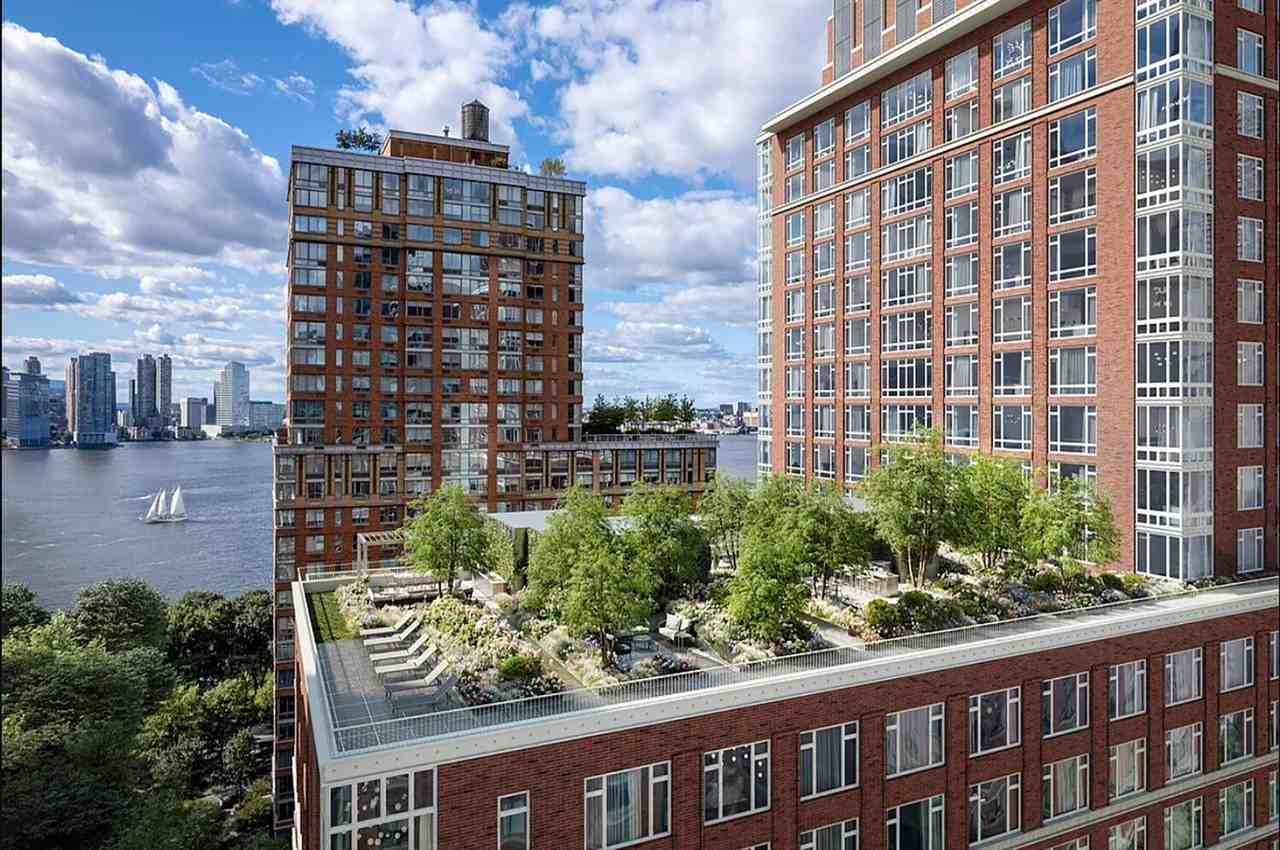 210 Warren St #9G - Photo 7 of 11