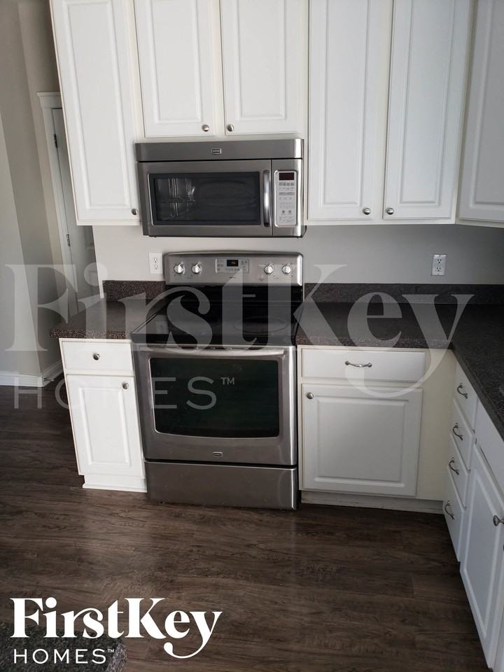 1527 W Quail Run Dr - Photo 4 of 19