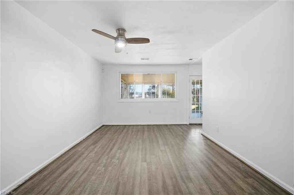 3009 Knight Rd - Photo 6 of 47