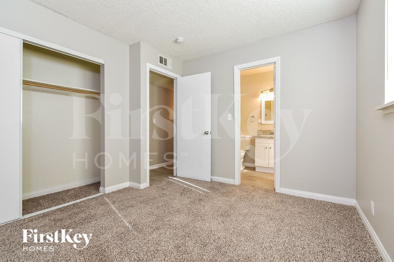 137 Kola St - Photo 7 of 16