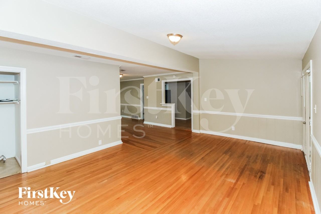 1307 S White Station Rd - Photo 4 of 16