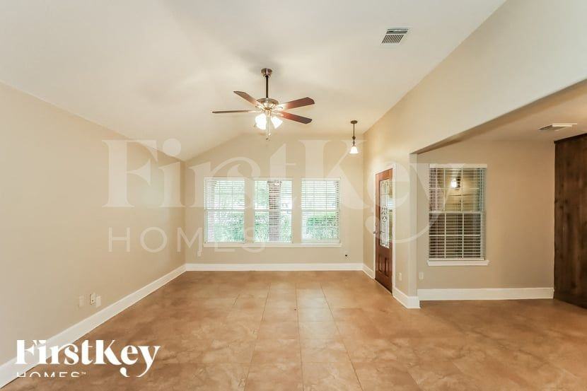 13029 Victoria Regina Dr - Photo 3 of 15