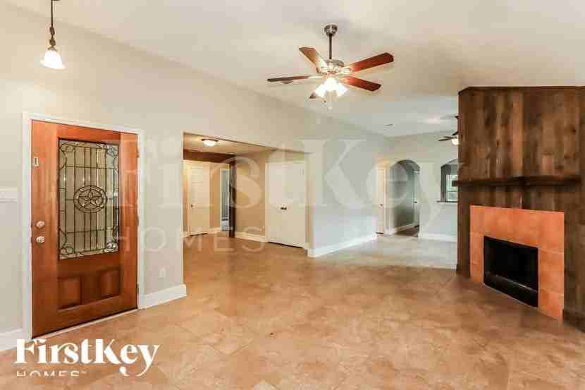 13029 Victoria Regina Dr - Photo 4 of 15