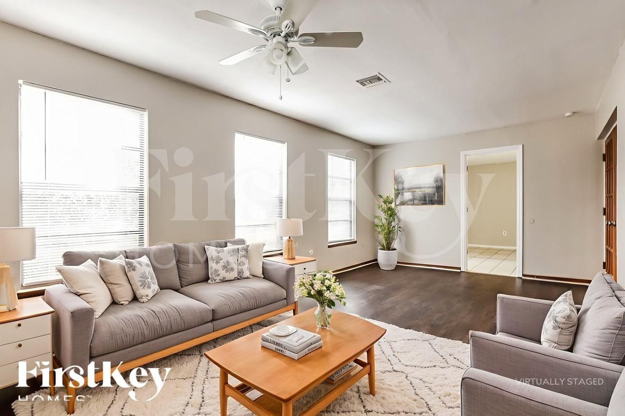 111 Wildwood Dr - Photo 4 of 19