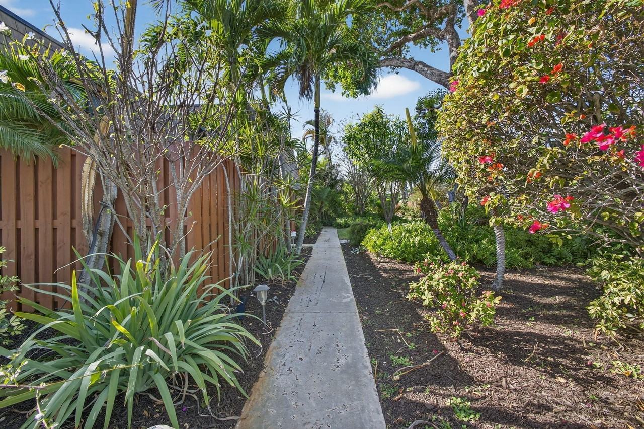 112 Ocean Cove Dr - Photo 3 of 50