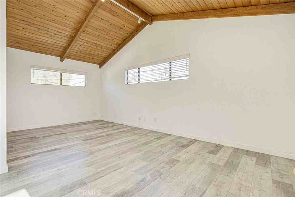 6011 Bellaire Ave - Photo 2 of 27