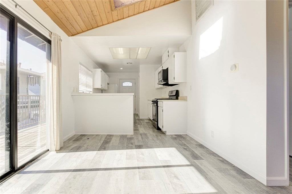 6011 Bellaire Ave - Photo 5 of 27