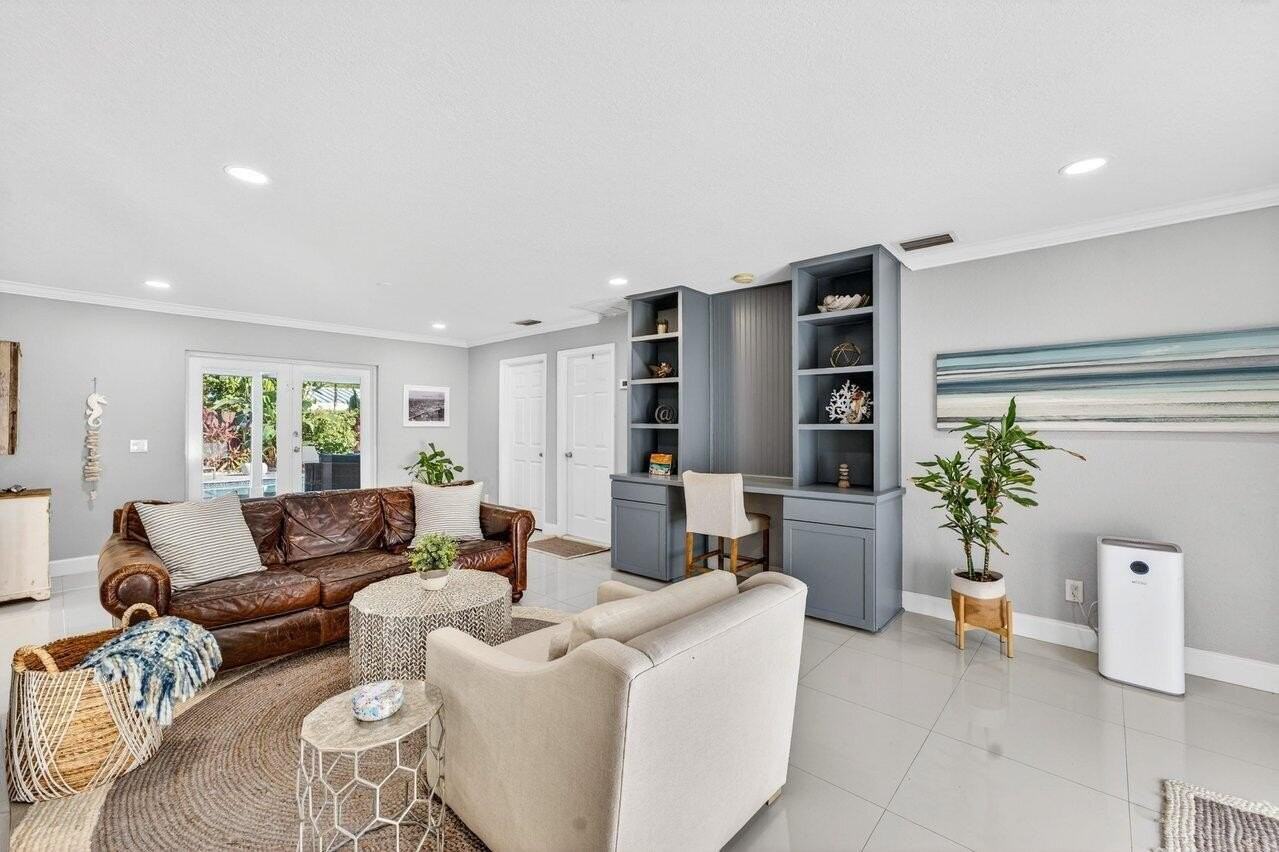 1581 Se 4th Ct - Photo 2 of 27