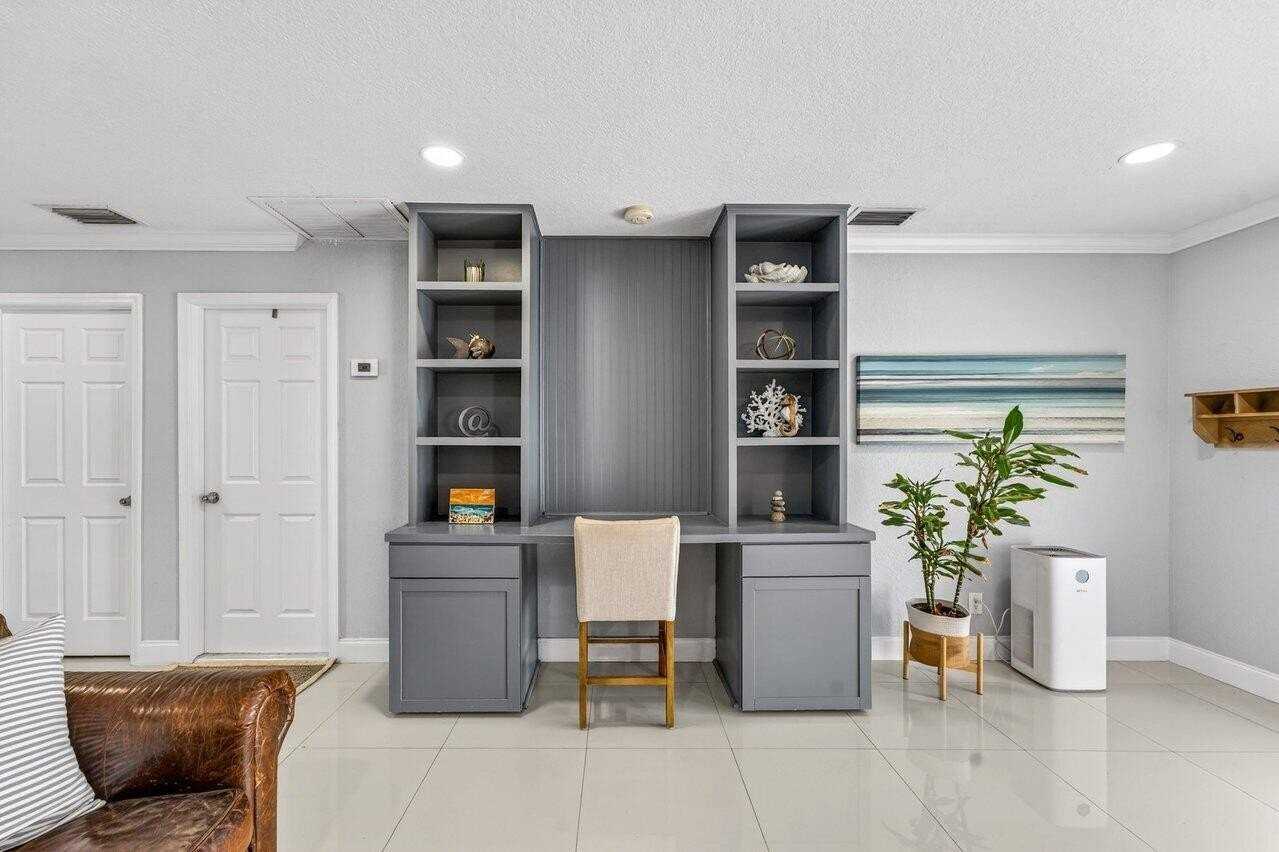 1581 Se 4th Ct - Photo 4 of 27