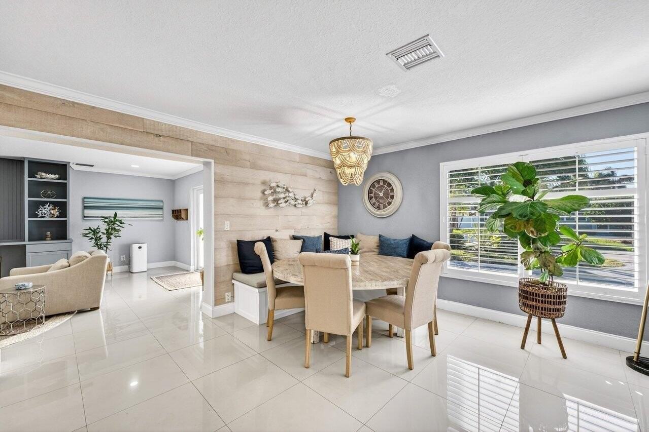 1581 Se 4th Ct - Photo 5 of 27