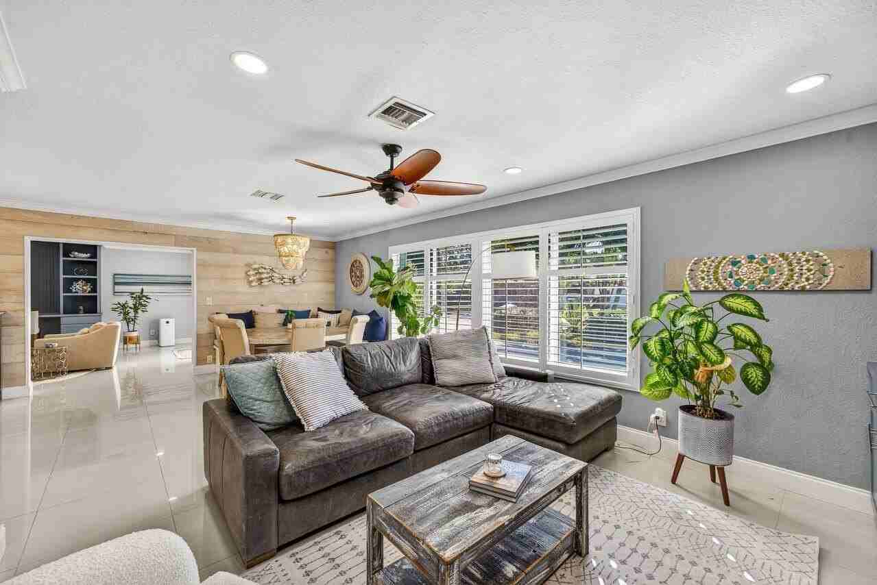 1581 Se 4th Ct - Photo 7 of 27