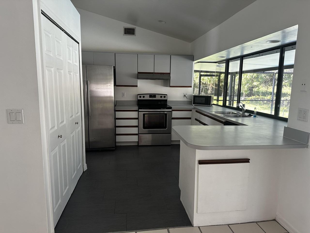 2562 Sw Kenilworth St - Photo 7 of 18