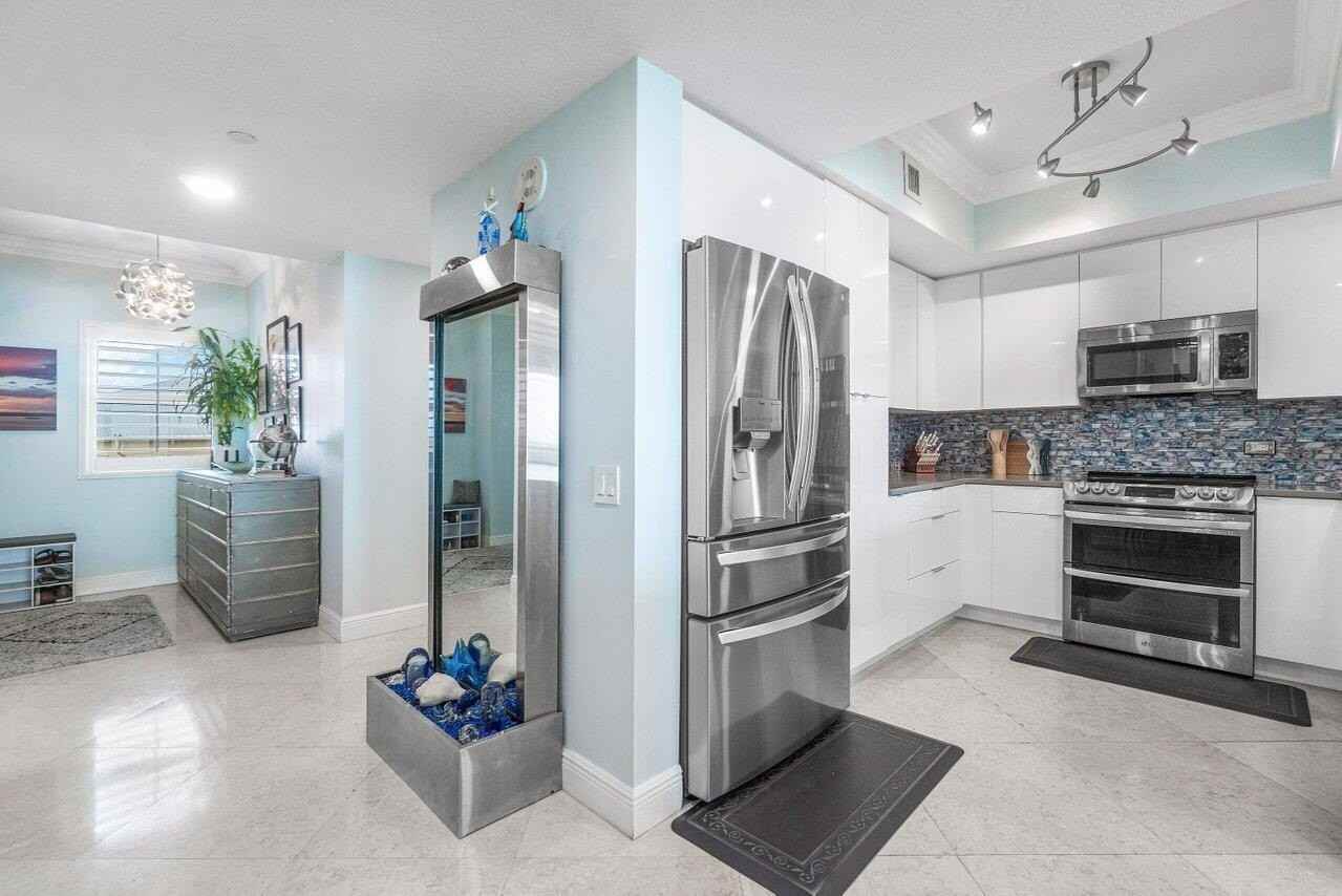 2650 Lake Shore Dr #701 - Photo 7 of 50