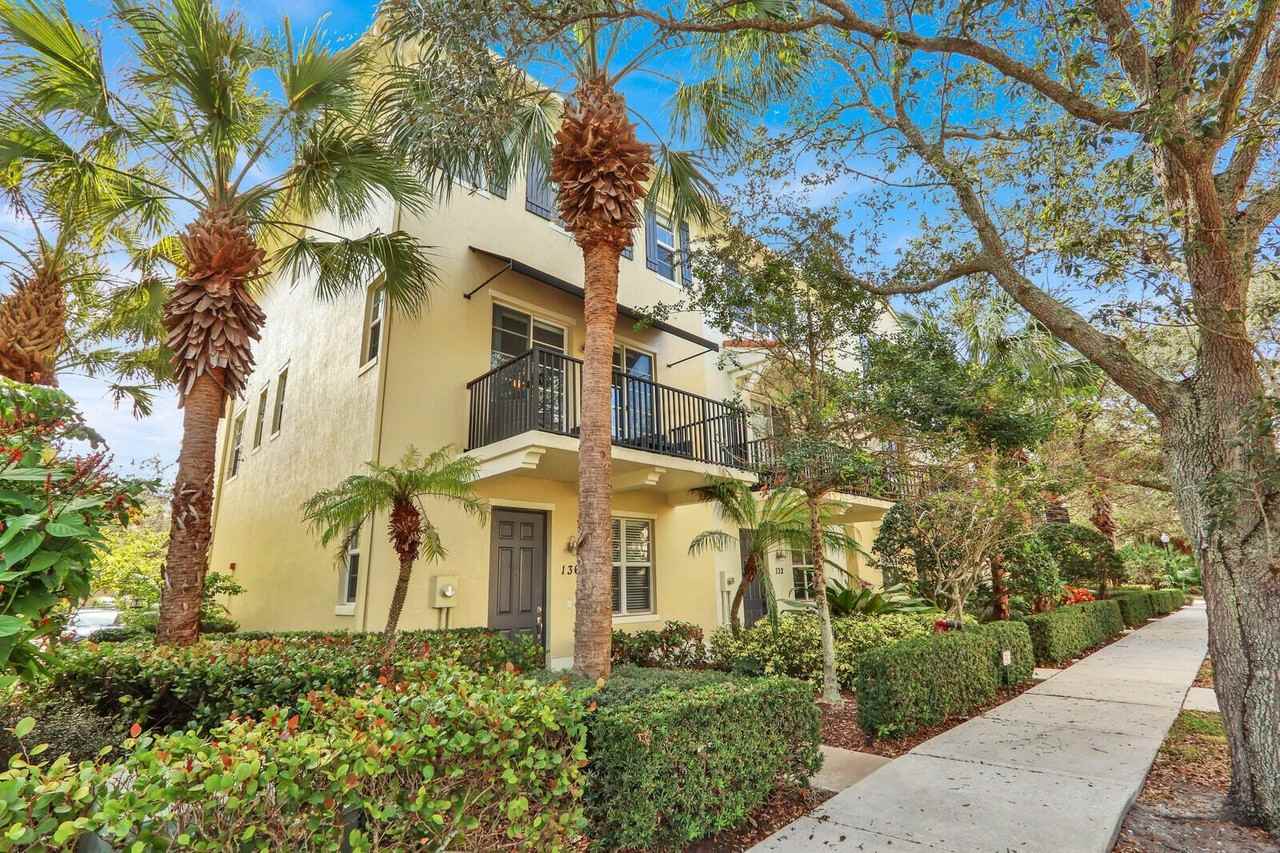 136 Regions Way - Photo 2 of 29