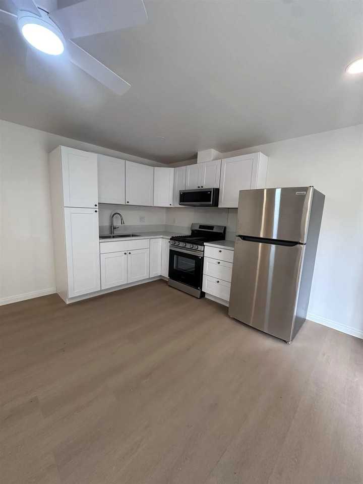 930 B Ave Apt 26 #26 - Photo 6 of 10