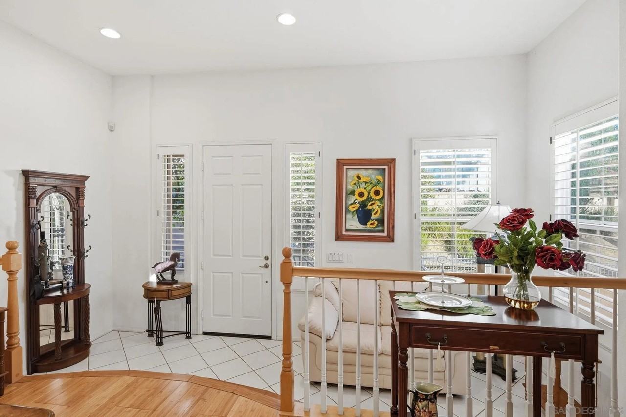 8010 Gilman Ct - Photo 4 of 30