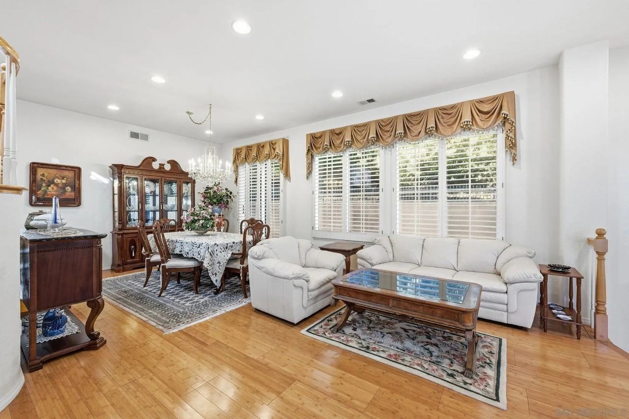 8010 Gilman Ct - Photo 5 of 30