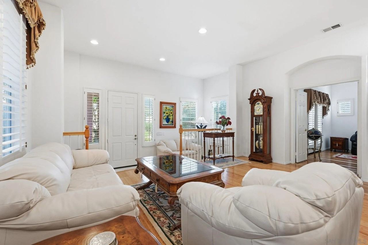 8010 Gilman Ct - Photo 6 of 30