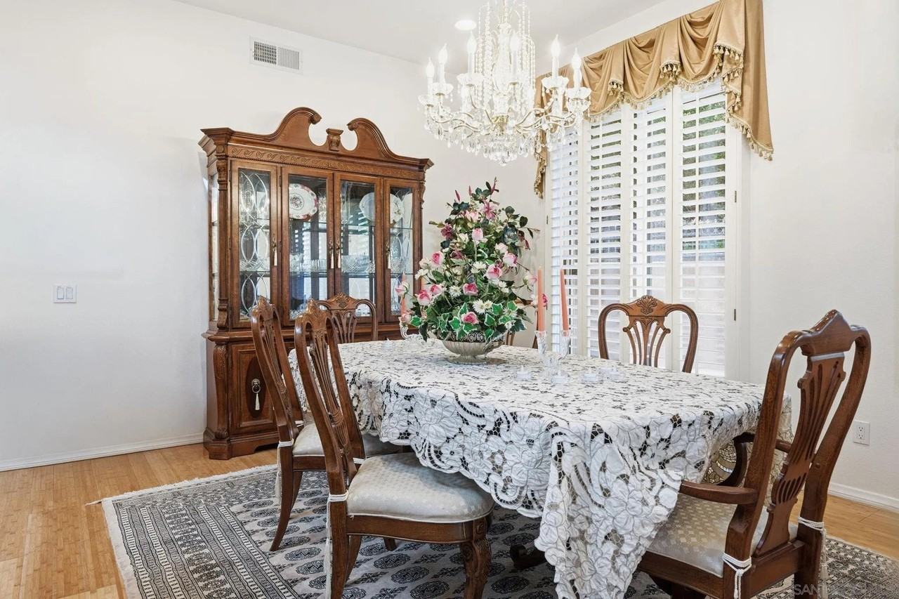 8010 Gilman Ct - Photo 7 of 30