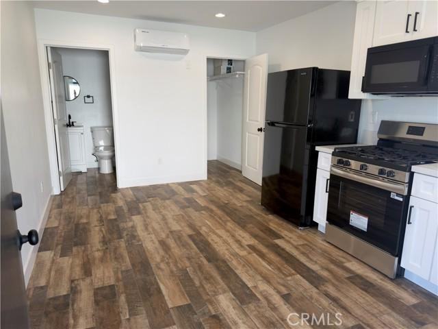 523 1/2 W 78th St - Photo 3 of 8