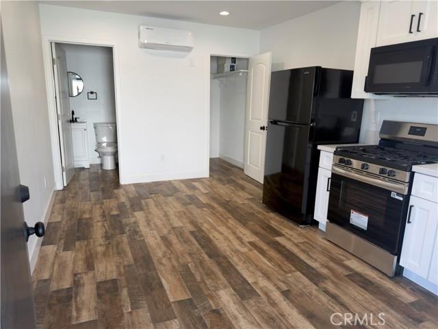 523 1/2 W 78th St - Photo 4 of 8