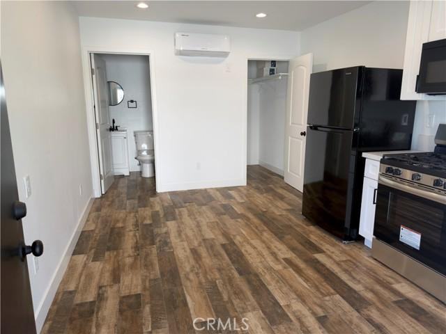 523 1/2 W 78th St - Photo 6 of 8