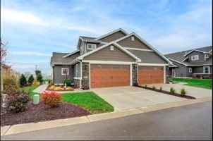 featured image of 6533 Cortland Park Dr