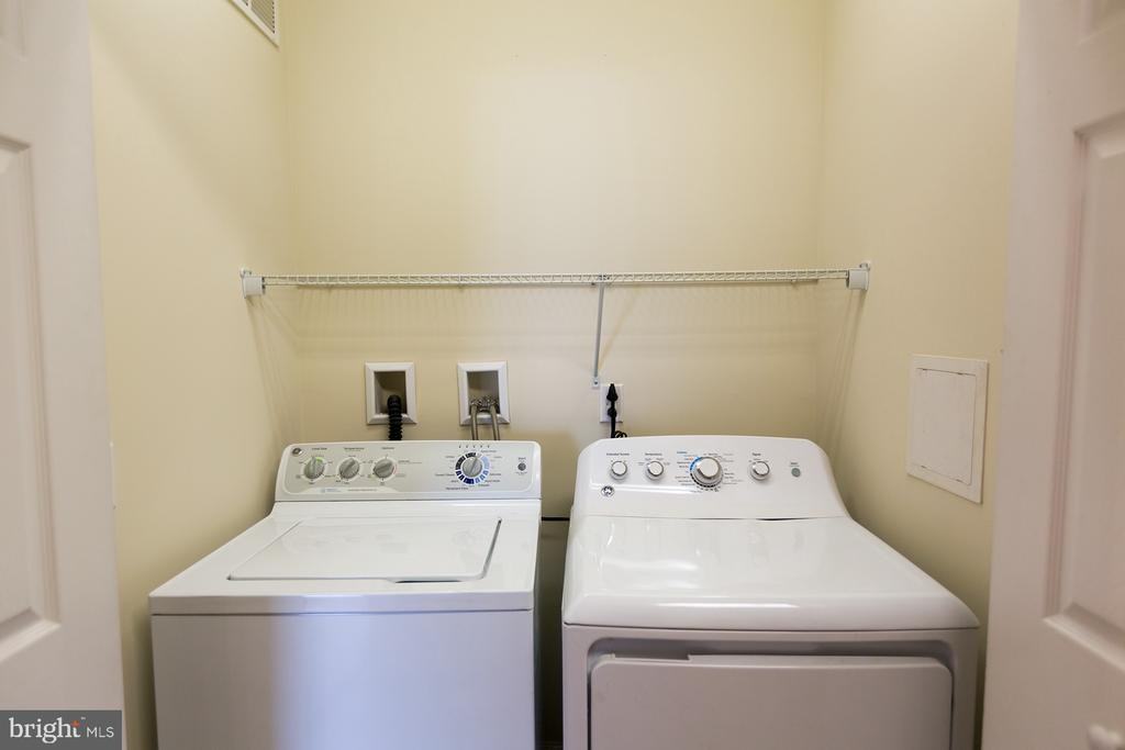 1443 Sierra Dr - Photo 3 of 17