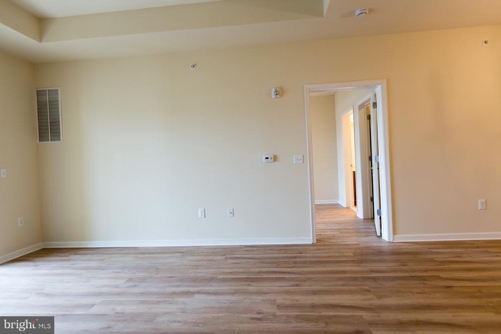 1443 Sierra Dr - Photo 4 of 17