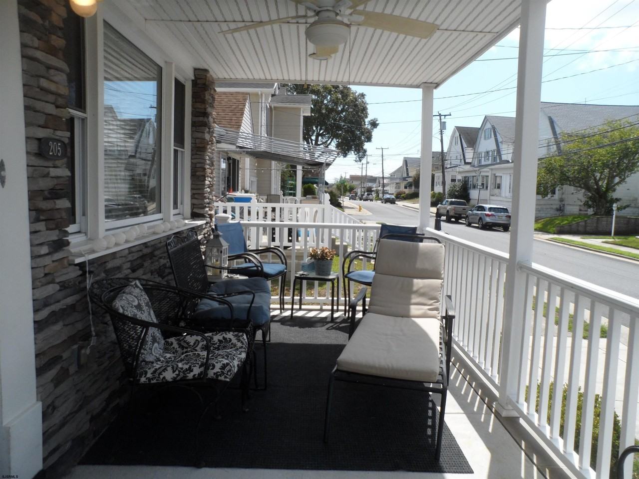 205 N Essex Ave - Photo 4 of 24