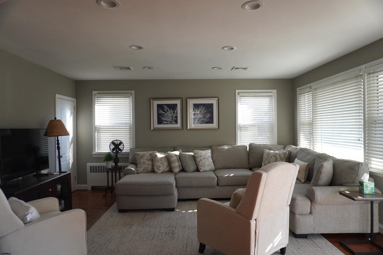 205 N Essex Ave - Photo 7 of 24