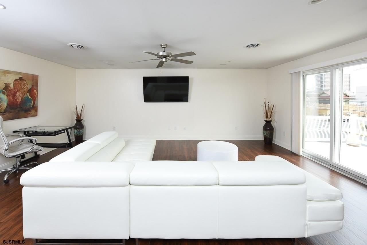 9403 Ventnor Ave - Photo 2 of 13