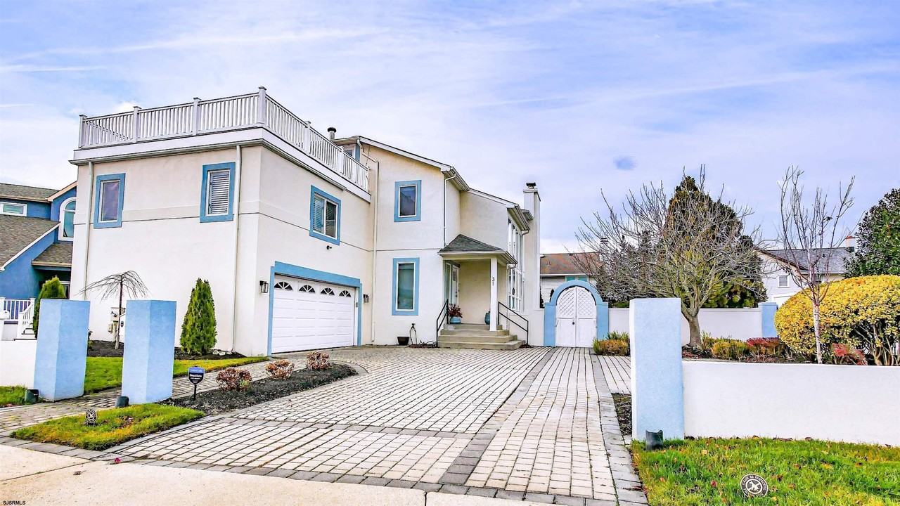 31 Bayside Ct - Photo 2 of 50