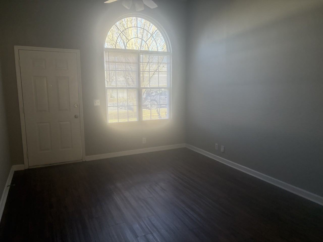 1516 Rochester Dr - Photo 3 of 17