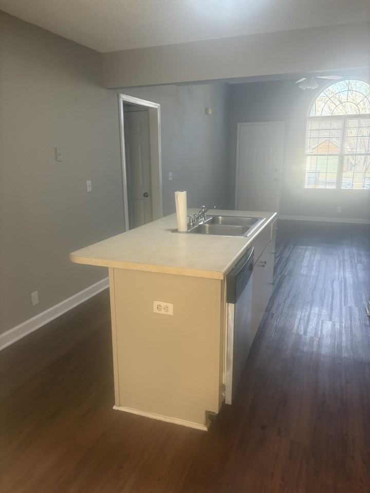 1516 Rochester Dr - Photo 5 of 17