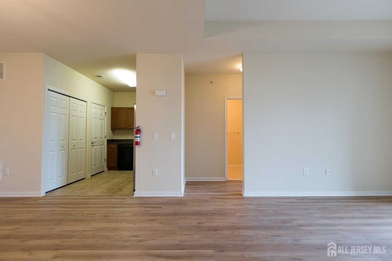 1443 Sierra Dr - Photo 2 of 17