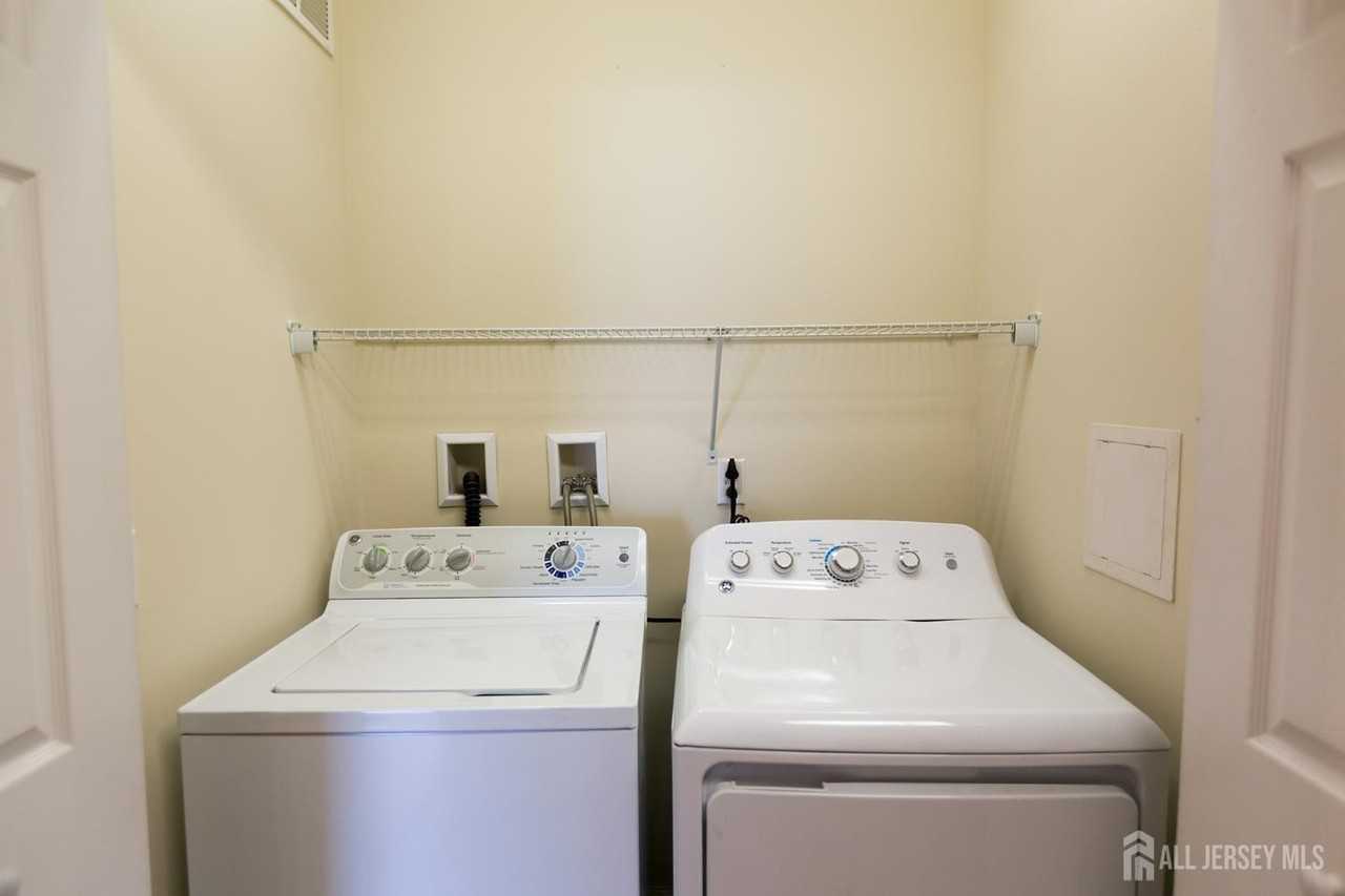 1443 Sierra Dr - Photo 3 of 17