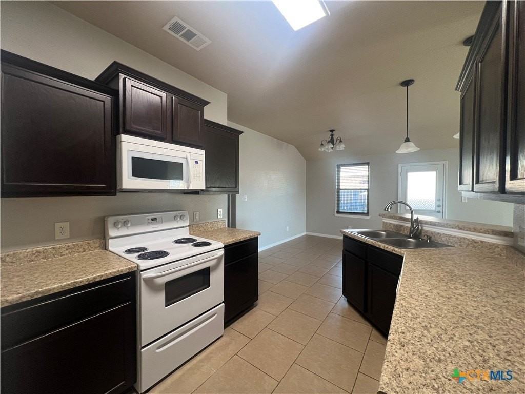 1401 Loyal Ln Unit B #B - Photo 4 of 24