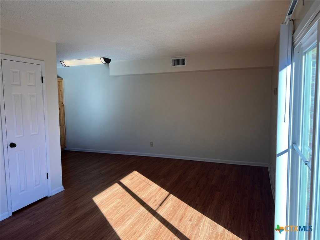 1303 Wales Dr - Photo 6 of 16