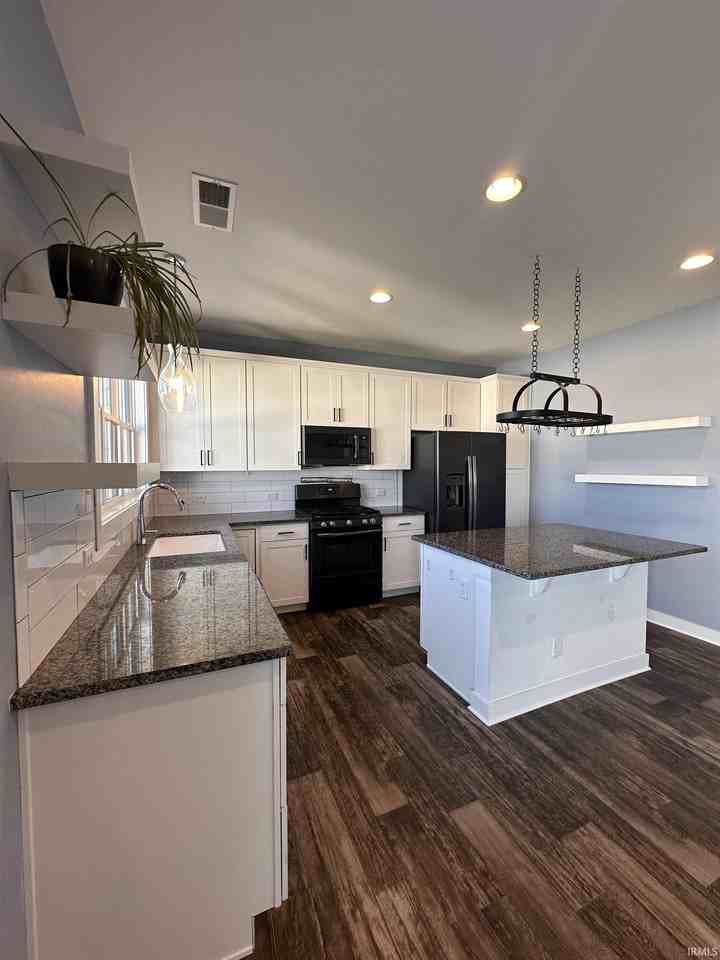 5700 Baywater Dr - Photo 7 of 28