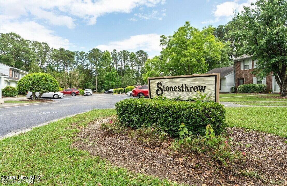 4905 Pompano Ct - Photo 4 of 17