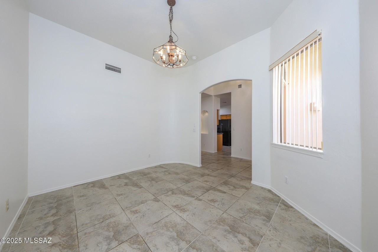 352 S Via De Los Rosales - Photo 4 of 28