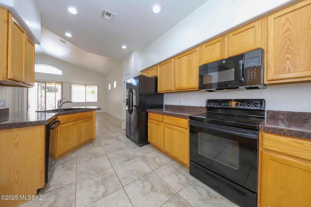 352 S Via De Los Rosales - Photo 7 of 28