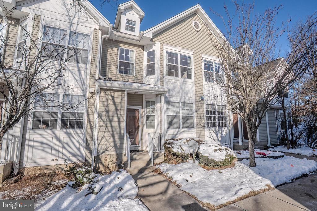 1603 Blossom Cir - Photo 4 of 30