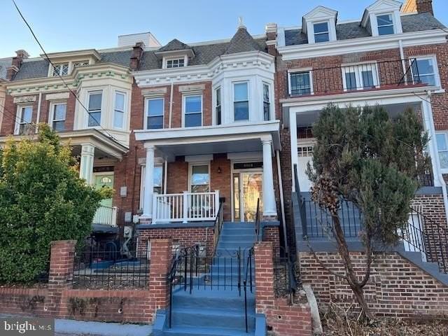 4018 14th St Nw - Photo 2 of 33