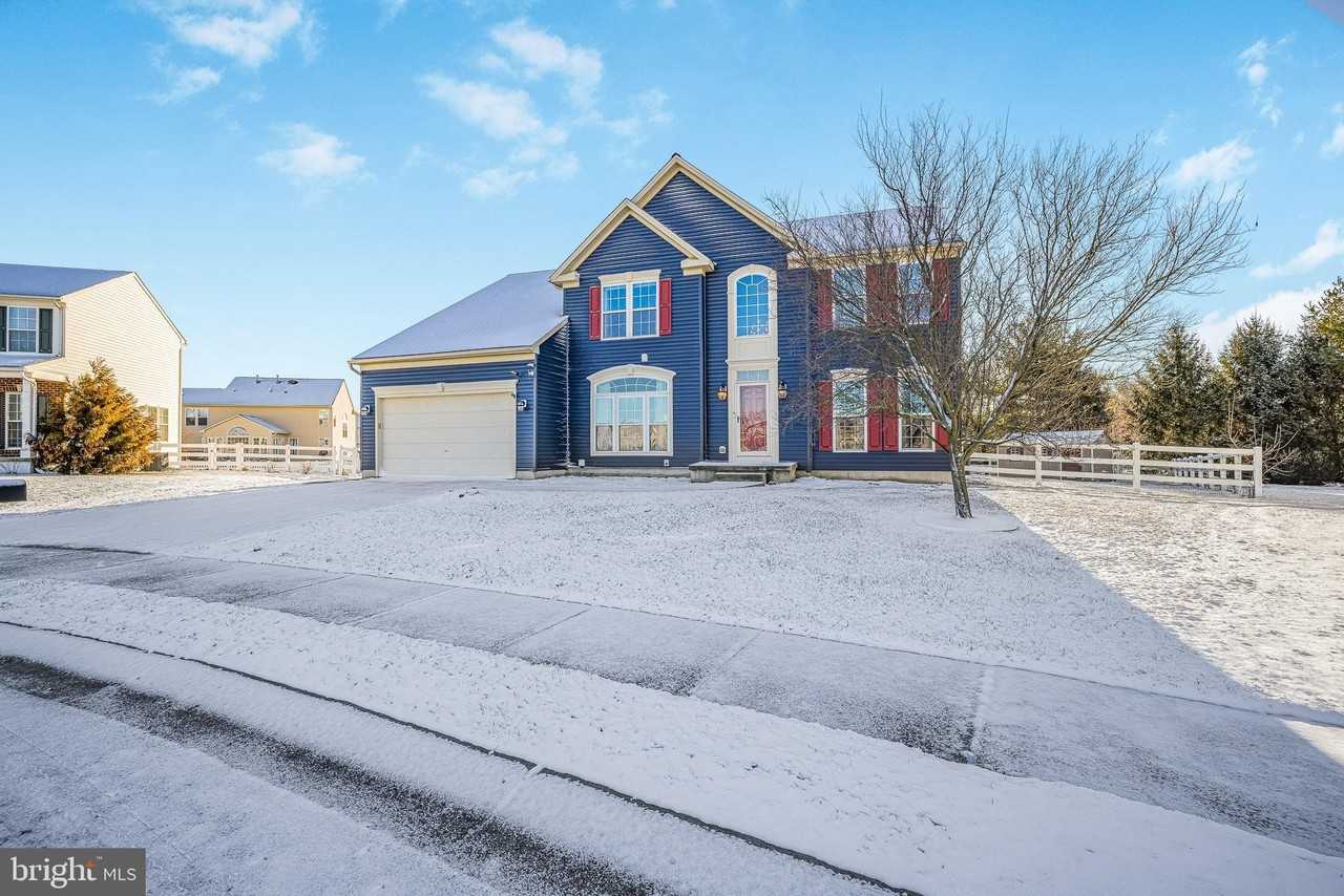 206 Markham Ct - Photo 3 of 37