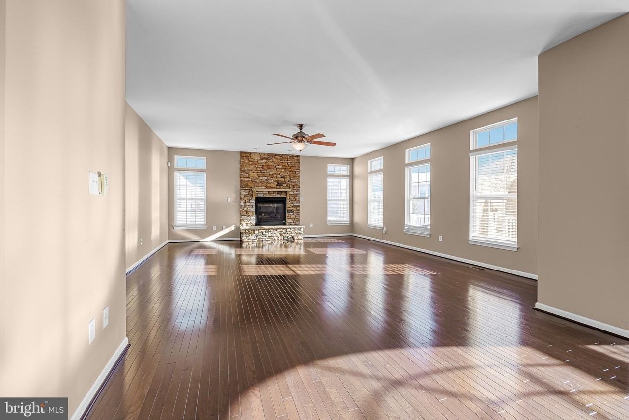 206 Markham Ct - Photo 6 of 37