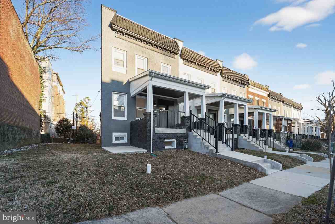 2612 Loyola Northway - Photo 2 of 30