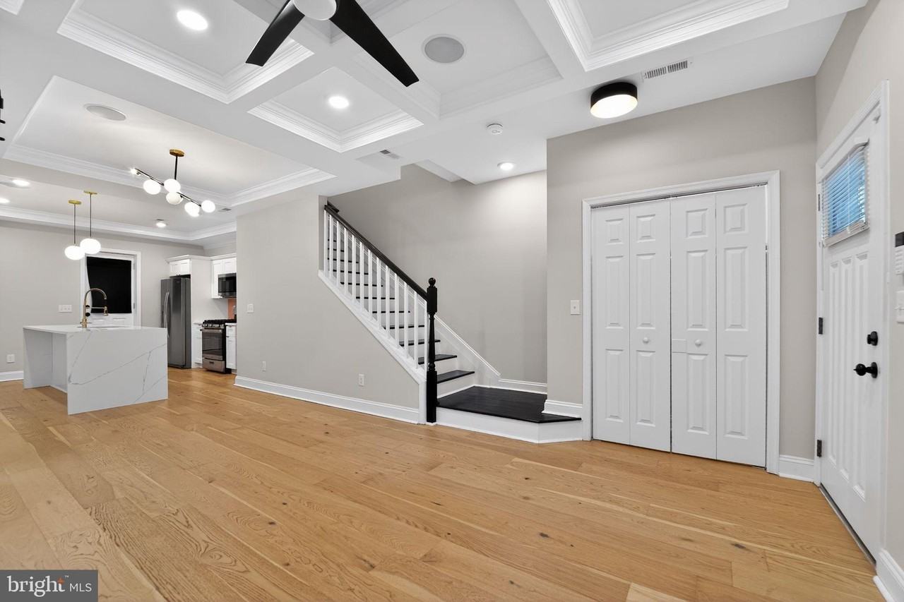 2612 Loyola Northway - Photo 4 of 30